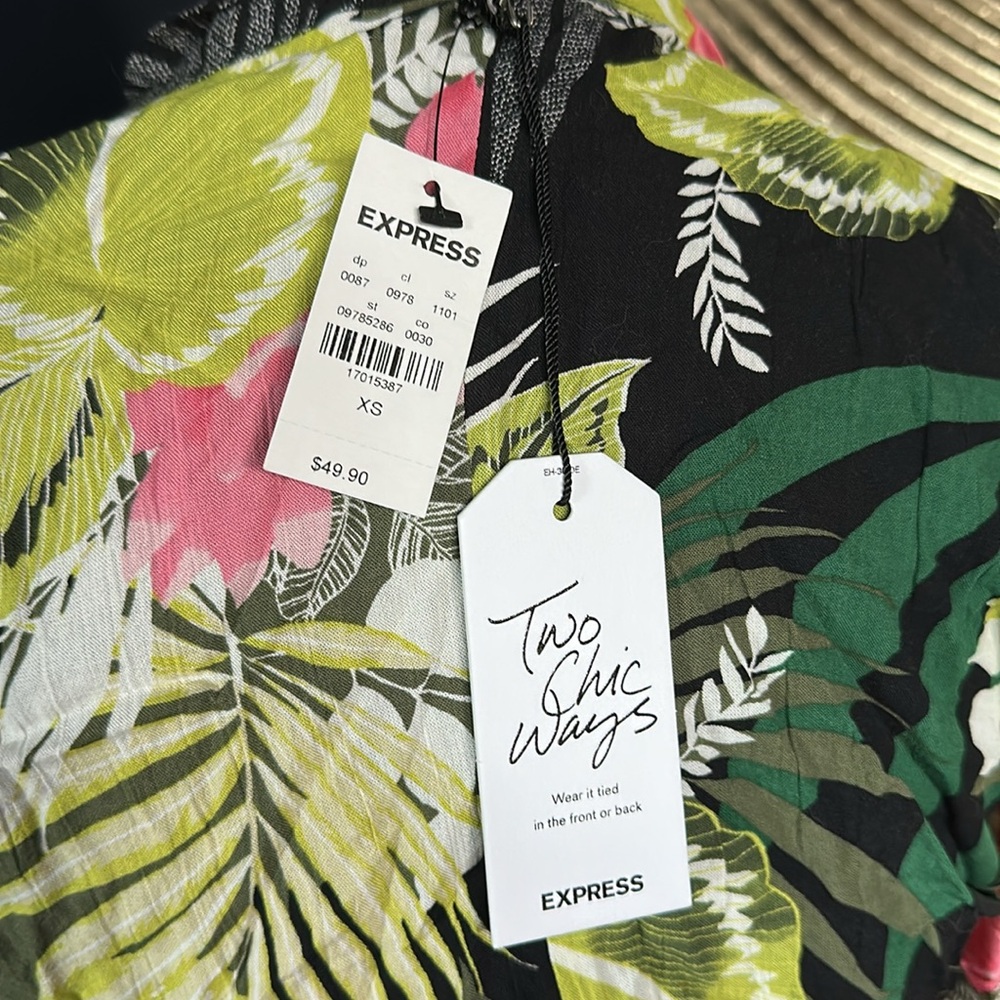Express Floral Top - Picture 2 of 4